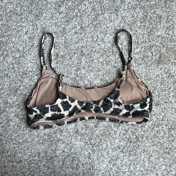 Offline by Aerie women’s scoop bikini top. Size large - Picture 2 of 2